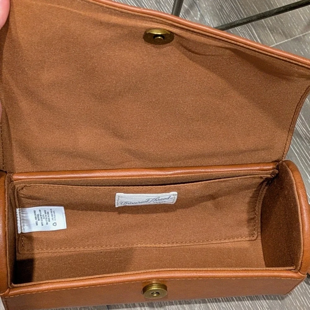 Universal Thread Barrel Crossbody Bag Women OS Brown Faux Leather Ring Closure‎